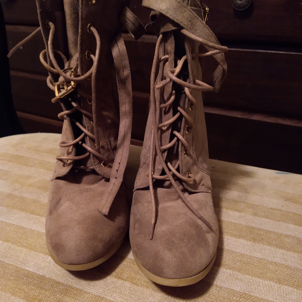 Shoes - Picture 2 of 3